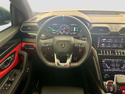 Used 2024 Lamborghini Urus S image 23