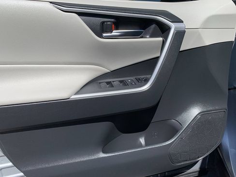 Used 2019 Toyota RAV4 XLE Premium FWD image 14