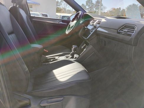 Used 2024 Volkswagen Tiguan SE R-Line image 32