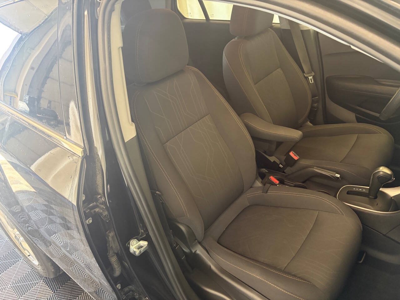 Used 2019 Chevrolet Trax LT FWD image 23