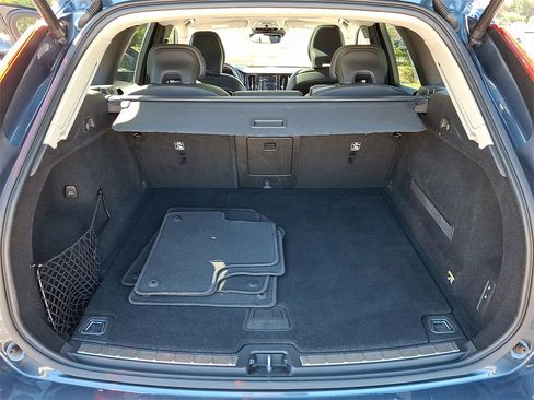 Used 2019 Volvo XC60 T6 Momentum w/ Premium Package image 27