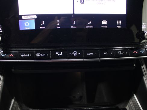 Used 2024 Jeep Wagoneer L Series II w/ Flexible Seating Group AWD/4WD image 17