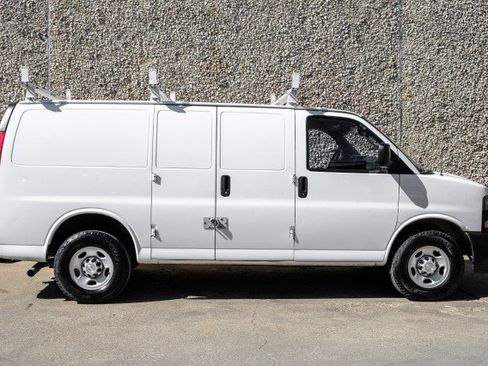 Used 2020 Chevrolet Express 3500 w/ Driver Convenience Package RWD image 7