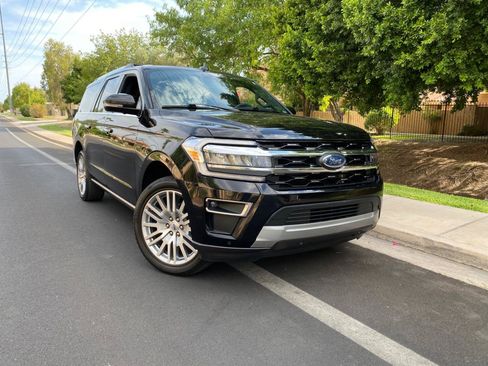 Used 2024 Ford Expedition Max Limited AWD/4WD image 2