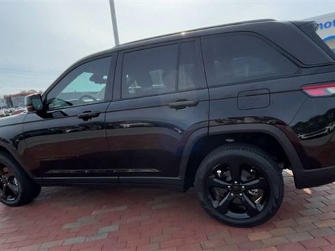 Used 2023 Jeep Grand Cherokee Limited w/ Luxury Tech Group II image 7