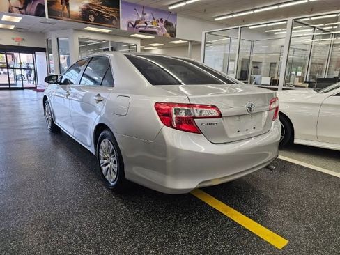 Used 2012 Toyota Camry LE image 4