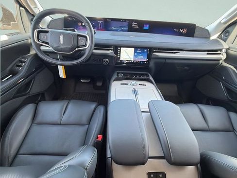 New 2025 Lincoln Navigator Reserve image 14