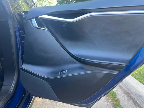 Used 2015 Tesla Model S 85D image 24