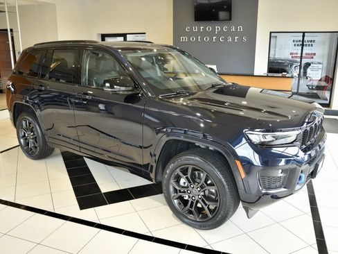 Used 2023 Jeep Grand Cherokee 30th Anniversary AWD/4WD image 7