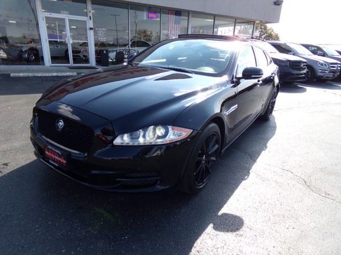 Used 2013 Jaguar XJ AWD image 9