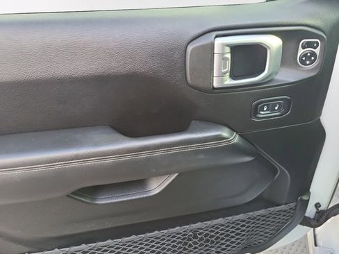 Used 2019 Jeep Wrangler Unlimited Sahara image 26