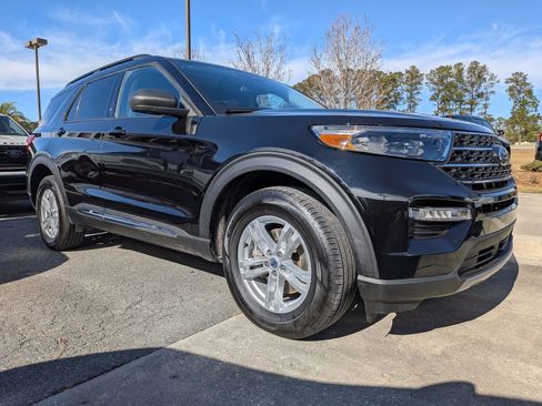 Certified 2023 Ford Explorer XLT w/ Equipment Group 202A image 3