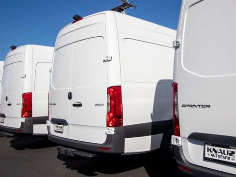 Used 2024 Mercedes-Benz Sprinter 2500 image 15