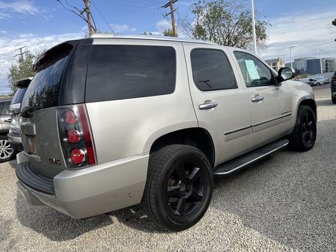 Used 2009 GMC Yukon Denali AWD/4WD image 3