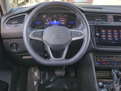 Used 2023 Volkswagen Tiguan SE FWD image 9