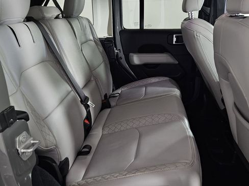 Used 2022 Jeep Wrangler Unlimited Sahara image 28