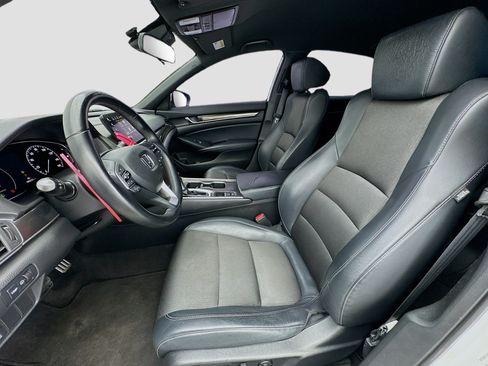 Used 2018 Honda Accord Sport image 13