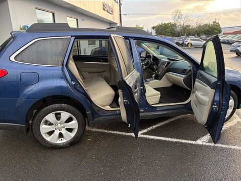 Used 2010 Subaru Outback 2.5i Premium image 12