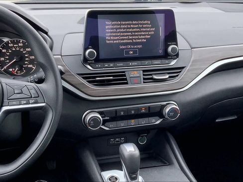 Used 2025 Nissan Altima 2.5 SV image 7