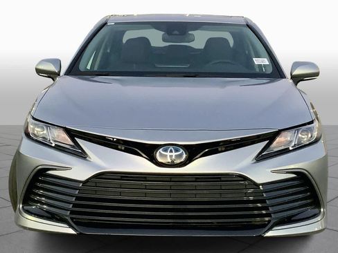 Used 2022 Toyota Camry LE image 4