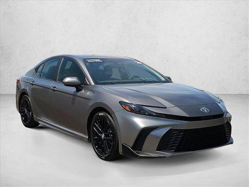 Used 2025 Toyota Camry SE FWD image 3
