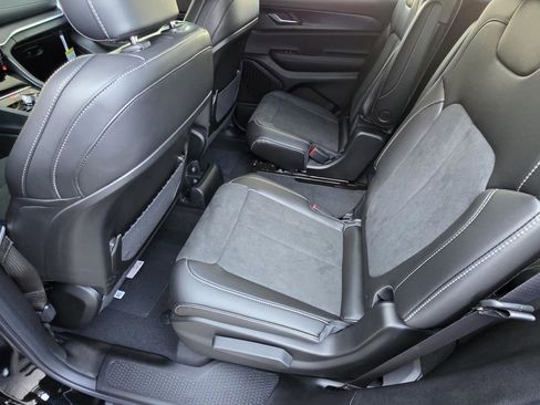 New 2025 Jeep Grand Cherokee L Altitude AWD/4WD image 10