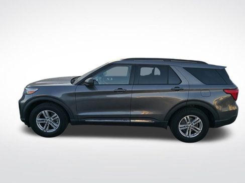 Used 2022 Ford Explorer XLT w/ Equipment Group 202A image 6