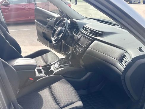 Used 2020 Nissan Rogue SV image 28