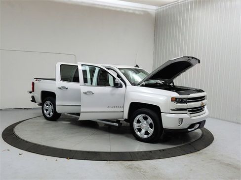 Used 2018 Chevrolet Silverado 1500 LTZ Z71 w/ LTZ Plus Package image 9