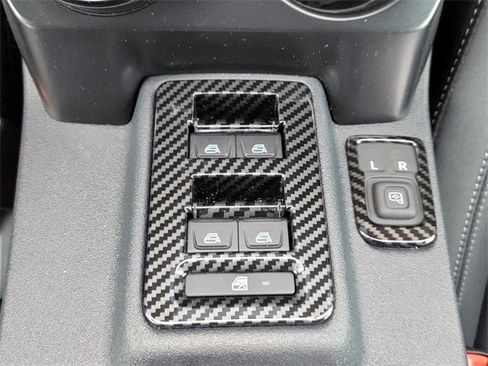 Used 2025 Ford Bronco Badlands image 21