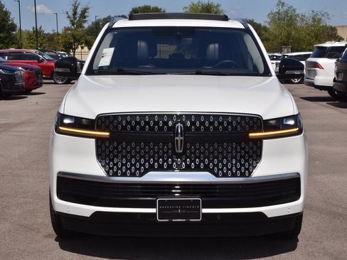 New 2025 Lincoln Navigator Reserve image 2