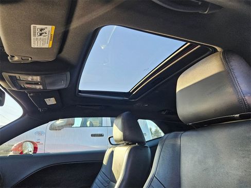 Used 2015 Dodge Challenger SXT w/ Driver Convenience Group image 25