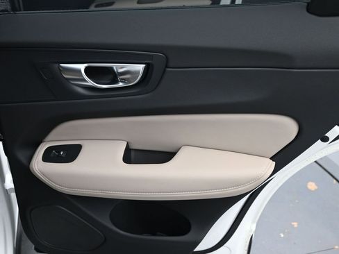 New 2026 Volvo XC60 B5 Plus w/ Protection Package Premier AWD/4WD image 15