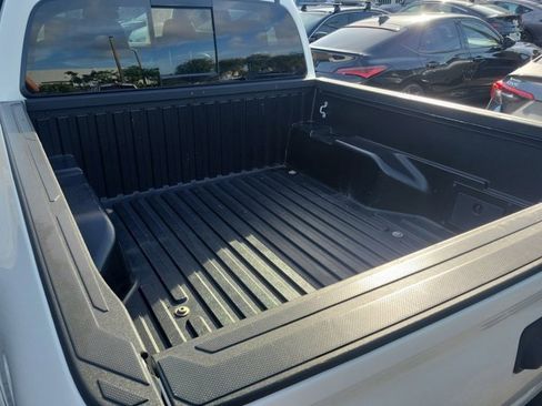 Used 2022 Toyota Tacoma Limited image 7