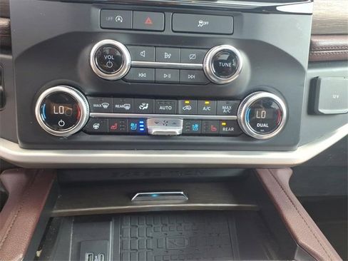 Certified 2024 Ford Expedition Limited image 21