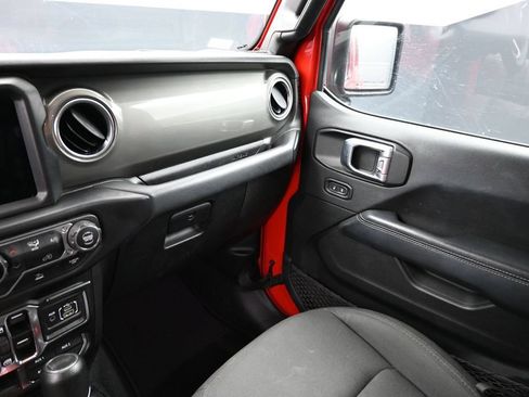 Used 2023 Jeep Wrangler Unlimited Sahara AWD/4WD image 18