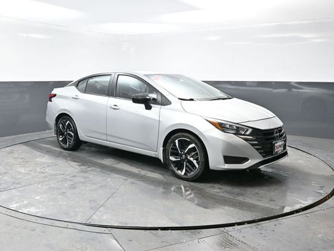 Used 2023 Nissan Versa SR w/ Trunk Package image 4