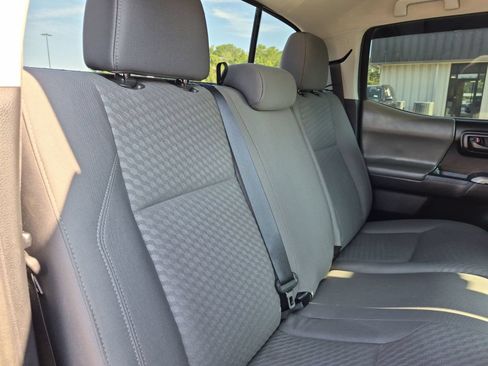 Used 2021 Toyota Tacoma SR5 AWD/4WD image 23