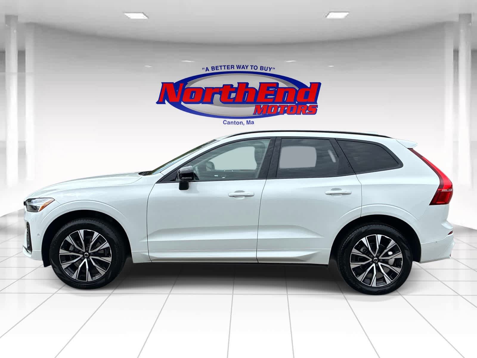 Used 2025 Volvo XC60 B5 Plus AWD/4WD image 4