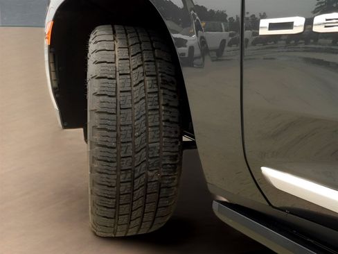 Used 2021 GMC Yukon Denali w/ Denali Premium Package image 8