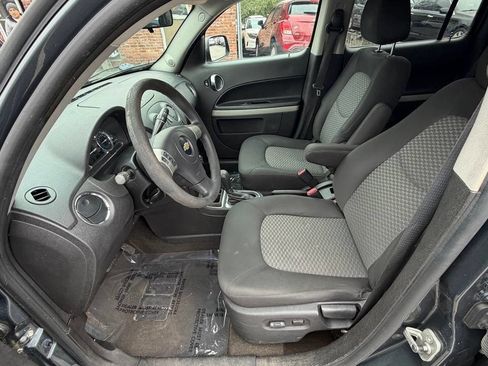Used 2010 Chevrolet HHR LT image 17