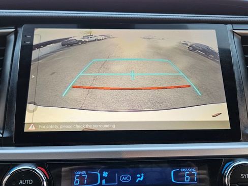 Used 2018 Toyota Highlander XLE image 14