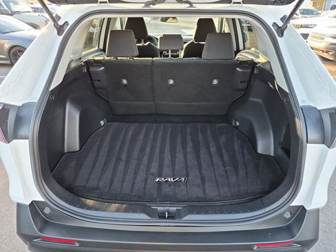Used 2019 Toyota RAV4 LE w/ Carpet Mat Package AWD/4WD image 29
