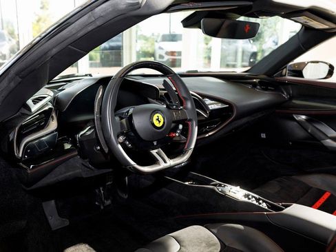 Used 2022 Ferrari SF90 Spider image 24