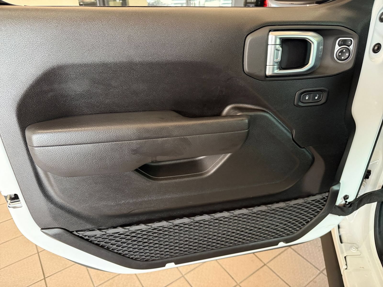 Used 2026 Jeep Wrangler Unlimited Rubicon AWD/4WD image 18