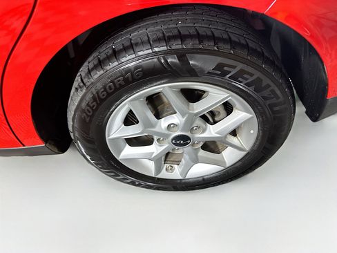 Used 2025 Kia Soul LX w/ LX Technology Package image 11