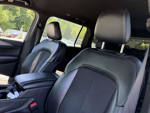 Used 2023 Jeep Grand Cherokee L Laredo AWD/4WD image 10