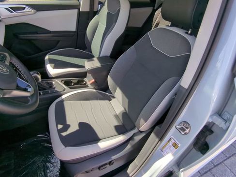 New 2026 Volkswagen Taos SE FWD image 19