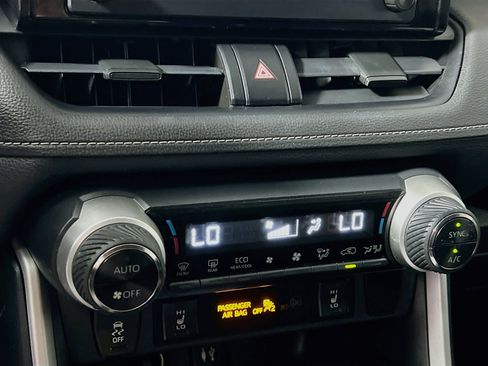 Used 2019 Toyota RAV4 XLE w/ Convenience Package FWD image 26