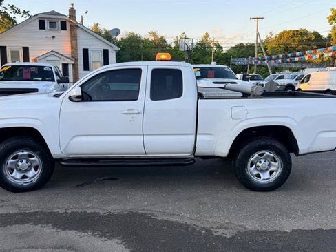 Used 2016 Toyota Tacoma SR w/ SR Convenience Package AWD/4WD image 9